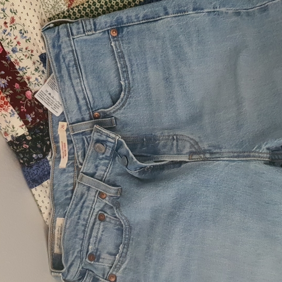 Ankle length/cropped Levis wedgie size 26 - Picture 2 of 10